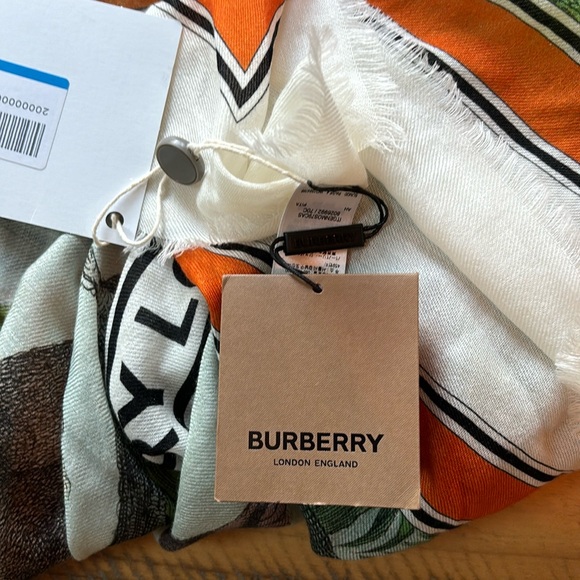 Burberry Cashmere Monkey Scarf. NWT never worn - Picture 8 of 8